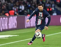 开云平台-今晨体能课后;巴黎圣日耳曼防线松动备战德甲;信心回归;阵容厚度经受考验(巴黎圣日耳曼18阵容图)