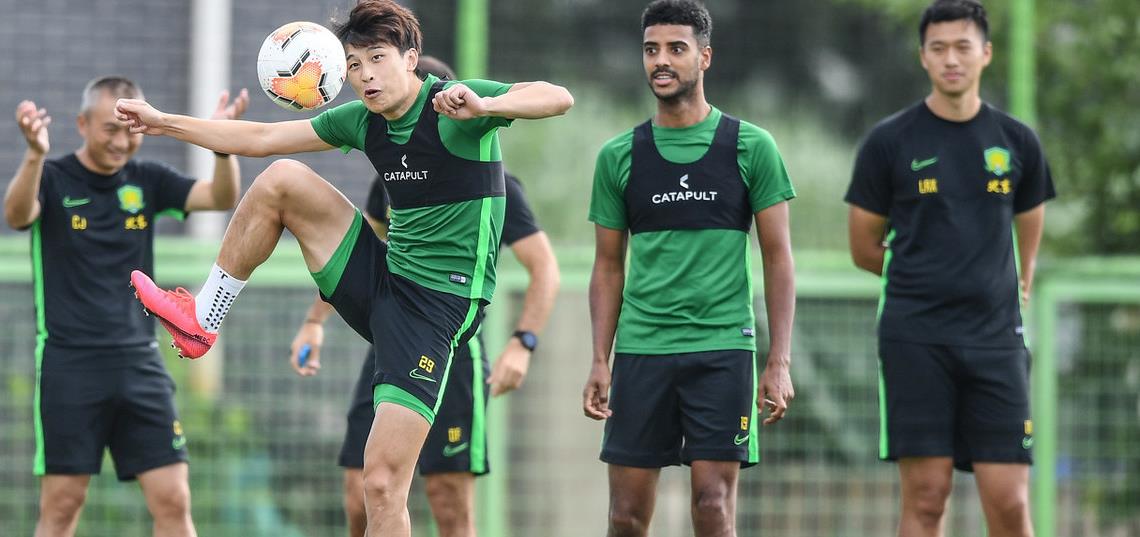 开云体育官网-克里夫兰骑士发布备战花絮,窗口期豪取连胜,中超任务艰巨,纪律约束更严格(中超10连胜纪录)